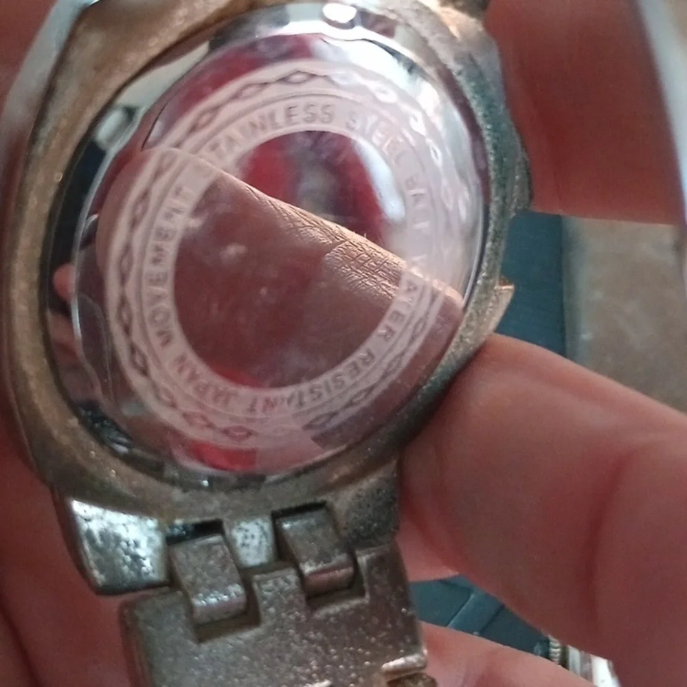 Large lot of watches and parts for repair, parts, etc.